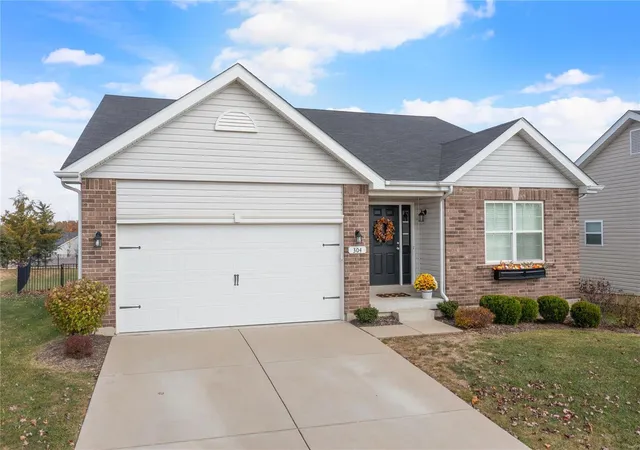 Photo 1 of Sale Pending at 304 Hidden Bluffs Ct, Lake Saint Louis, MO 63367 | MLS# 24074757 | Listing updated on 2025-03-10