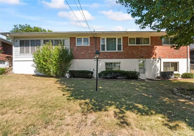 Photo 2 of Single family home for sale at 6022 Ranchwood Dr, Saint Louis, MO 63123 | MLS# 24074894 | Listing updated on 2024-12-17