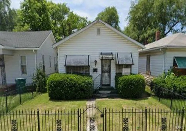 Photo 1 of Single family home for sale at 2214 Illinois Ave, East Saint Louis, IL 62205 | MLS# 24074969 | Listing updated on 2024-12-08