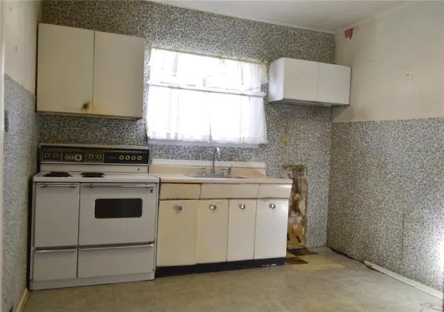Photo 2 of Single family home for sale at 2214 Illinois Ave, East Saint Louis, IL 62205 | MLS# 24074969 | Listing updated on 2024-12-08