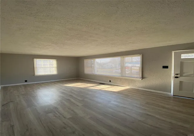 Photo 2 of Sale Pending at 6320 Everett Dr, Saint Louis, MO 63134 | MLS# 24074990 | Listing updated on 2024-12-09