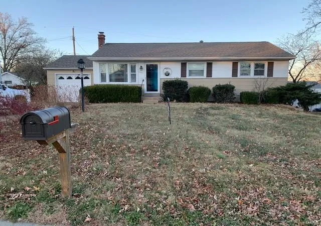 Photo 1 of Single family home for sale at 10819 Edgecliffe Dr, Saint Louis, MO 63123 | MLS# 24074991 | Listing updated on 2024-12-15