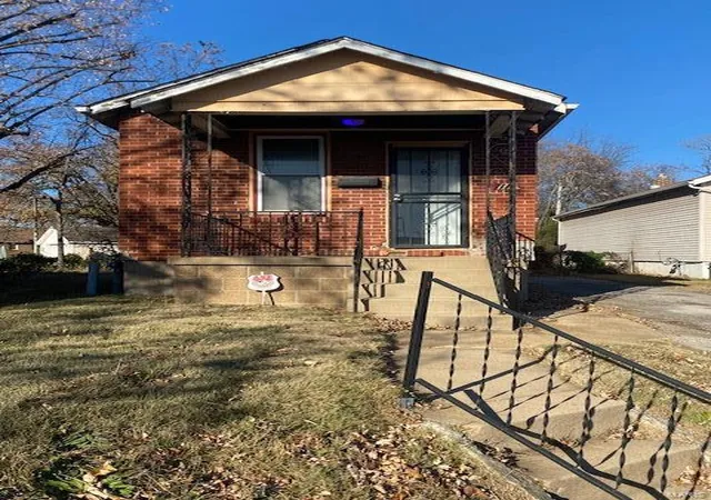 Photo 1 of Sale Pending at 711 Gimblin Rd, Saint Louis, MO 63147 | MLS# 24075022 | Listing updated on 2024-12-18