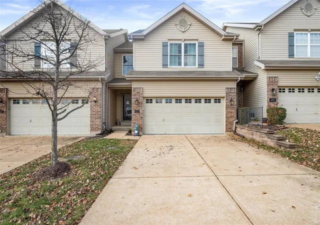 Photo 2 of Townhouse for sale at 4223 Forder Heights Dr, Saint Louis, MO 63129 | MLS# 24075060 | Listing updated on 2024-12-16