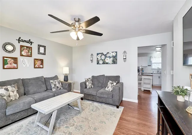 Photo 2 of Sale Pending at 33 Sunny View Dr, Saint Peters, MO 63376 | MLS# 24075095 | Listing updated on 2024-12-14