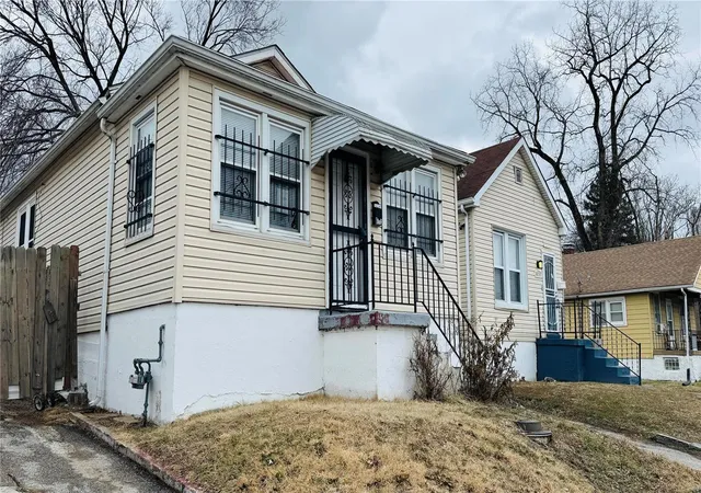 Photo 2 of Single family home for sale at 6113 Grimshaw Ave, Saint Louis, MO 63120 | MLS# 24075162 | Listing updated on 2025-03-12