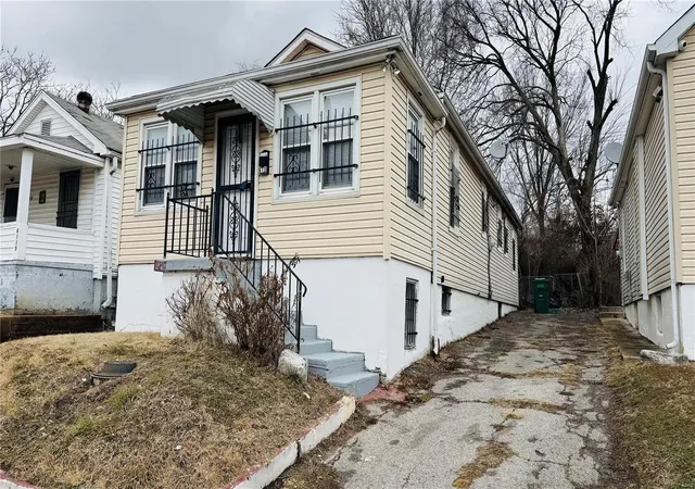 Photo 3 of Single family home for sale at 6113 Grimshaw Ave, Saint Louis, MO 63120 | MLS# 24075162 | Listing updated on 2025-03-12