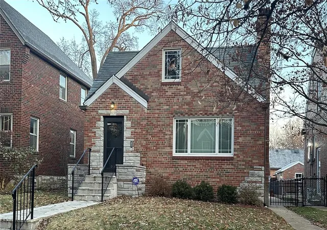 Photo 2 of Single family home for sale at 6411 Murdoch Ave, Saint Louis, MO 63109 | MLS# 24075242 | Listing updated on 2024-12-20