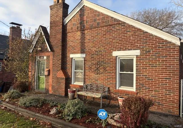 Photo 2 of Sale Pending at 715 N Florissant Rd, Saint Louis, MO 63135 | MLS# 24075270 | Listing updated on 2024-12-14