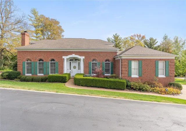 Photo 1 of Sale Pending at 1004 Bramley Ln, Saint Louis, MO 63117 | MLS# 24075322 | Listing updated on 2024-12-18