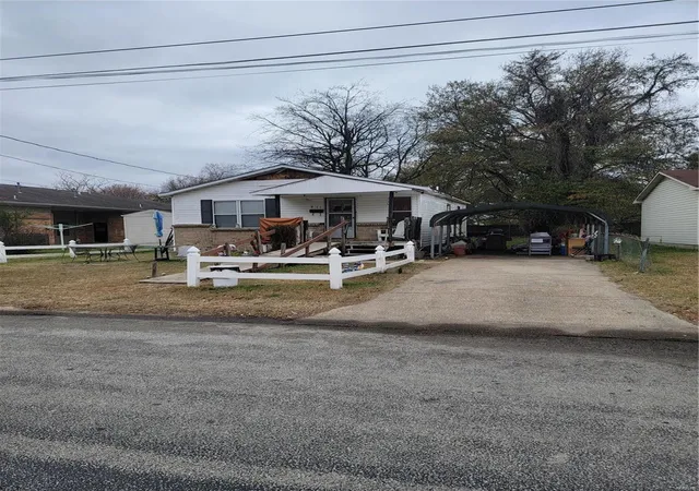 Photo 2 of Single family home for sale at 911 N Main St, Kennett, MO 63857 | MLS# 24075369 | Listing updated on 2024-12-11