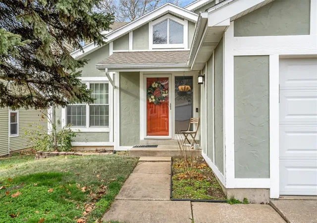Photo 3 of Sale Pending at 1603 Meadowside Dr, Saint Louis, MO 63146 | MLS# 24075386 | Listing updated on 2024-12-16
