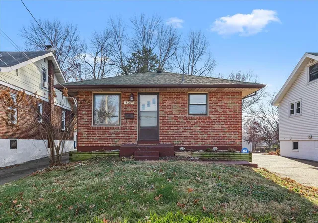 Photo 1 of Single family home for sale at 8904 Forest Ave, Saint Louis, MO 63114 | MLS# 24075509 | Listing updated on 2024-12-18
