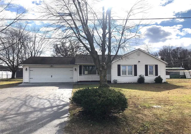 Photo 2 of Single family home for sale at 1210 N Prairie, Bloomfield, MO 63825 | MLS# 24075593 | Listing updated on 2024-12-12