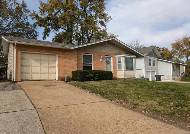 Photo 2 of Single family home for sale at 42 Kimberly Ln, Saint Peters, MO 63376 | MLS# 24075628 | Listing updated on 2024-12-16