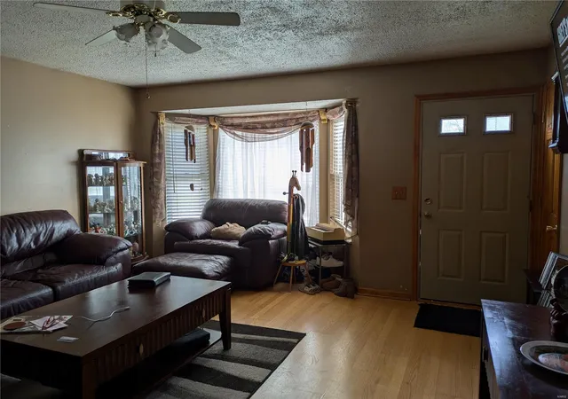 Photo 3 of Single family home for sale at 42 Kimberly Ln, Saint Peters, MO 63376 | MLS# 24075628 | Listing updated on 2024-12-16