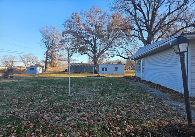Photo 2 of Single family home for sale at 204 W Ford St, Montgomery City, MO 63361 | MLS# 24075631 | Listing updated on 2025-03-05