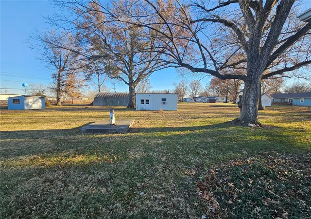 Photo 3 of Single family home for sale at 204 W Ford St, Montgomery City, MO 63361 | MLS# 24075631 | Listing updated on 2025-03-05