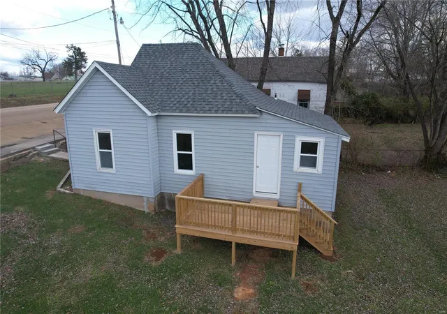 Photo 2 of Single family home for sale at 403 Albert St, Fredericktown, MO 63645 | MLS# 24075663 | Listing updated on 2025-03-12