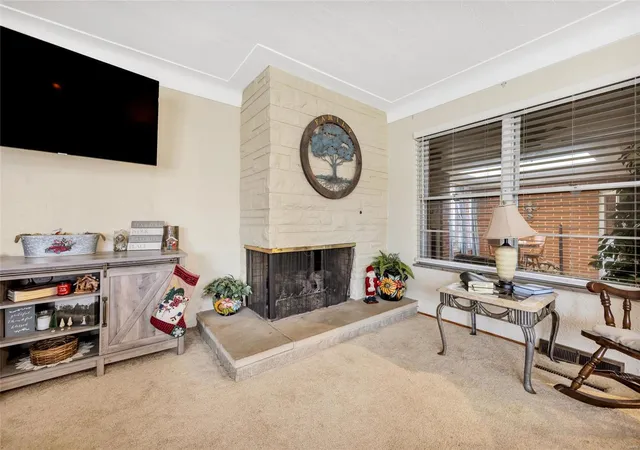 Photo 4 of Single family home for sale at 14 Dover Dr, Belleville, IL 62223 | MLS# 24075685 | Listing updated on 2024-12-17