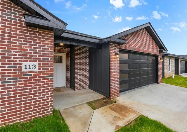 Photo 3 of Single family home for sale at 112 Beechwood Ln, Cape Girardeau, MO 63701 | MLS# 24075724 | Listing updated on 2024-12-16