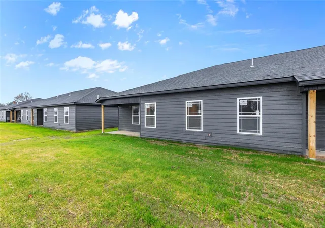 Photo 4 of Single family home for sale at 112 Beechwood Ln, Cape Girardeau, MO 63701 | MLS# 24075724 | Listing updated on 2024-12-16