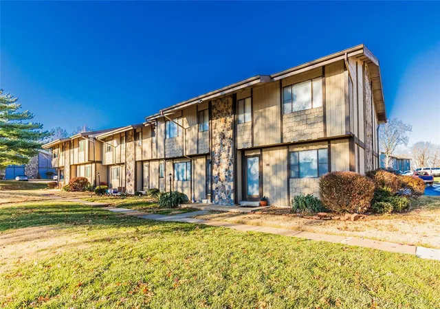 Photo 2 of Townhouse for sale at 2606 Savoy Dr #2606, Lake Saint Louis, MO 63367 | MLS# 24075803 | Listing updated on 2024-12-18