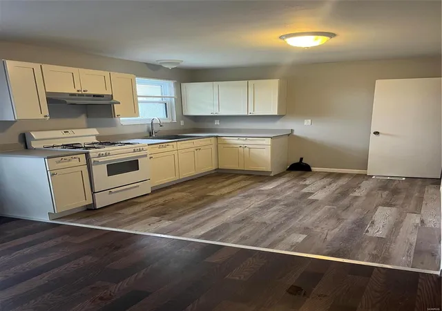 Photo 3 of Sale Pending at 10102 Castle Dr, Saint Louis, MO 63136 | MLS# 24075805 | Listing updated on 2024-12-13