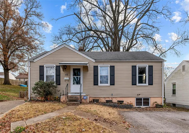 Photo 1 of Single family home for sale at 42 Jonell Ct, Saint Louis, MO 63114 | MLS# 24075809 | Listing updated on 2024-12-13