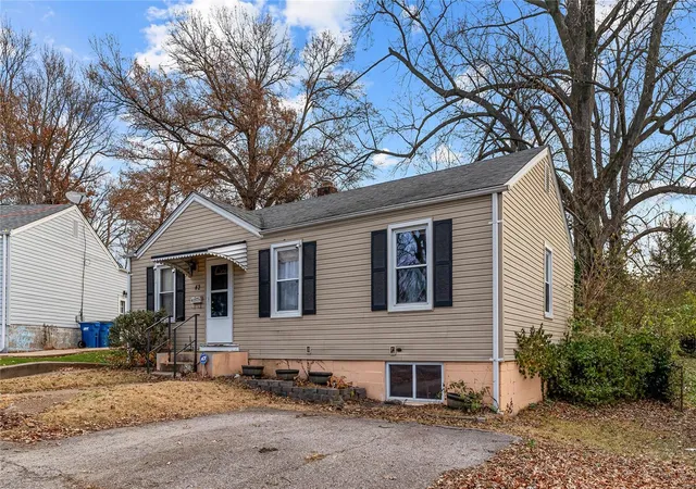 Photo 2 of Single family home for sale at 42 Jonell Ct, Saint Louis, MO 63114 | MLS# 24075809 | Listing updated on 2024-12-13