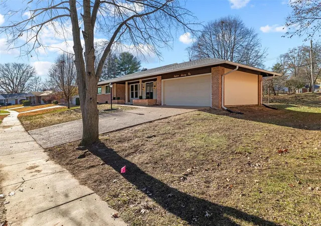 Photo 3 of Sale Pending at 1871 Burlewood Dr, Saint Louis, MO 63146 | MLS# 24075821 | Listing updated on 2024-12-16