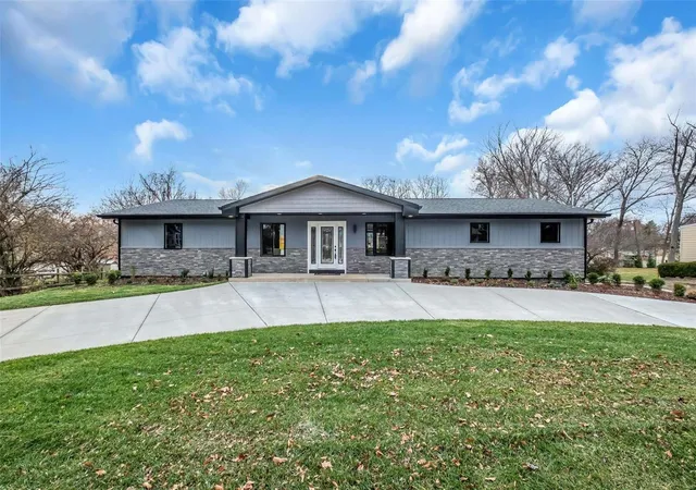 Photo 3 of Single family home for sale at 8647 Watson Ridge Dr, Saint Louis, MO 63126 | MLS# 24075824 | Listing updated on 2025-03-19