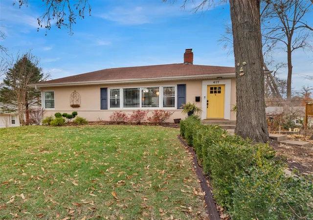Photo 2 of Single family home for sale at 617 Warrenton Dr, Saint Louis, MO 63122 | MLS# 24075846 | Listing updated on 2024-12-19