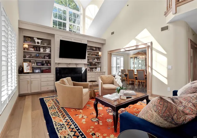 Photo 2 of Townhouse for sale at 515 N And S Rd #3C, Saint Louis, MO 63125 | MLS# 24075849 | Listing updated on 2025-01-08