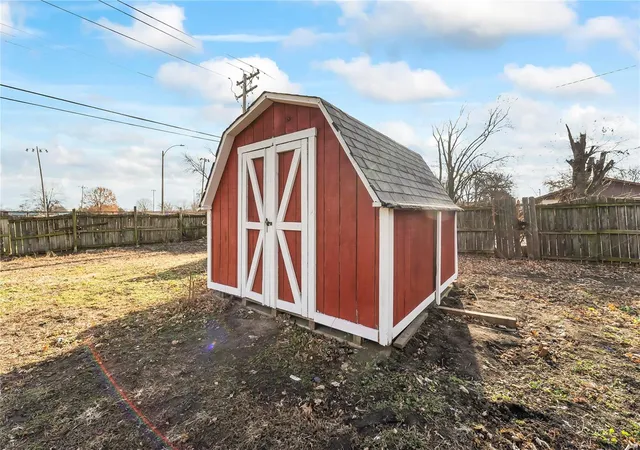 5th image of 124 Miskell Blvd, East Saint Louis, IL 62206 | MLS# 24075939
