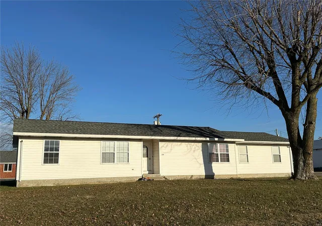 Photo 1 of Single family home for sale at 1114 S Main St, Vandalia, MO 63382 | MLS# 24075940 | Listing updated on 2024-12-14