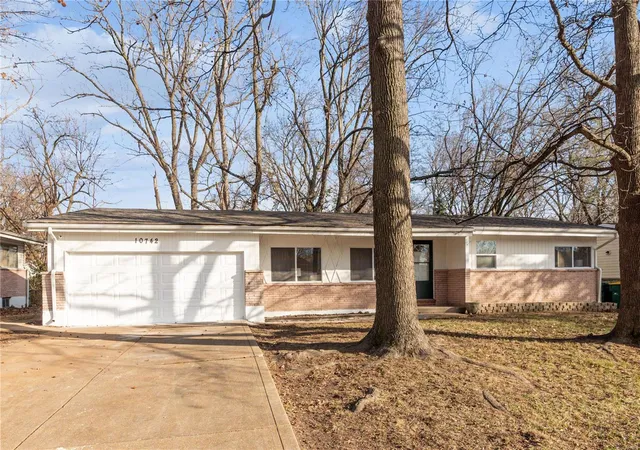 Photo 1 of Single family home for sale at 10742 Vorhof Dr, Saint Louis, MO 63136 | MLS# 24075945 | Listing updated on 2025-03-08