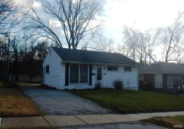 Photo 2 of Single family home for sale at 7810 Blandford Dr, Saint Louis, MO 63121 | MLS# 24075991 | Listing updated on 2024-12-14