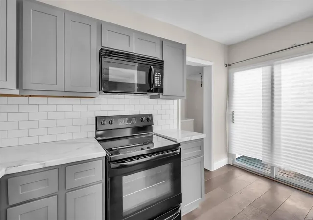 Photo 2 of Single family home for sale at 9604 Gentry Ave, Saint Louis, MO 63125 | MLS# 24075999 | Listing updated on 2024-12-16