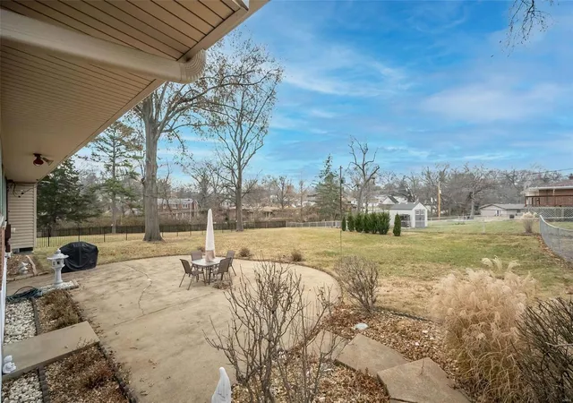 Photo 3 of Sale Pending at 9860 Amberley Dr, Saint Louis, MO 63126 | MLS# 24076040 | Listing updated on 2024-12-18