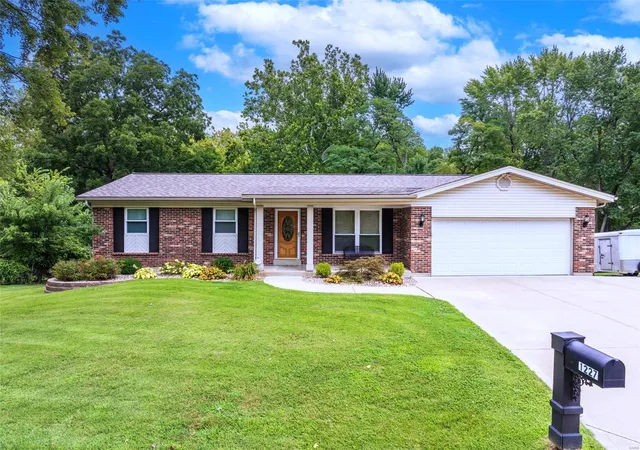 Photo 1 of Single family home for sale at 1227 Fordyce Ln, Saint Charles, MO 63303 | MLS# 24076041 | Listing updated on 2024-12-14