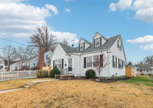 Photo 2 of Single family home for sale at 395 Academy St, Sainte Genevieve, MO 63670 | MLS# 24076063 | Listing updated on 2024-12-19