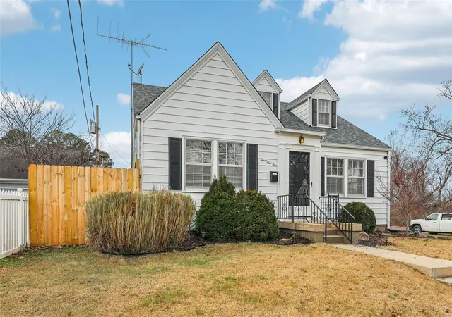 Photo 3 of Single family home for sale at 395 Academy St, Sainte Genevieve, MO 63670 | MLS# 24076063 | Listing updated on 2024-12-19