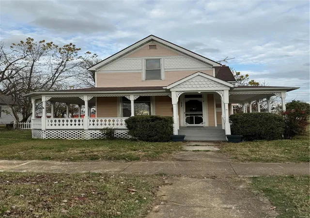 Photo 1 of Single family home for sale at 422 N Madison Ave, Lebanon, MO 65536 | MLS# 24076065 | Listing updated on 2025-03-07