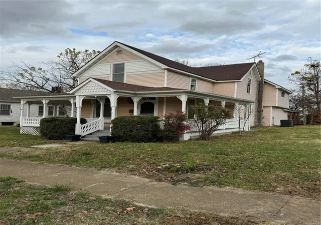 Photo 2 of Single family home for sale at 422 N Madison Ave, Lebanon, MO 65536 | MLS# 24076065 | Listing updated on 2025-03-07