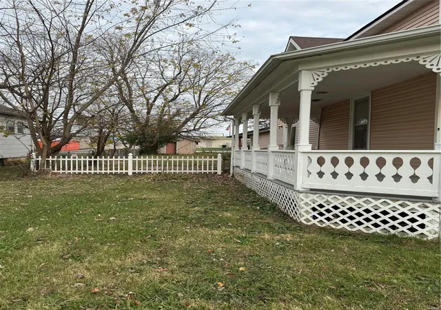 Photo 3 of Single family home for sale at 422 N Madison Ave, Lebanon, MO 65536 | MLS# 24076065 | Listing updated on 2025-03-07