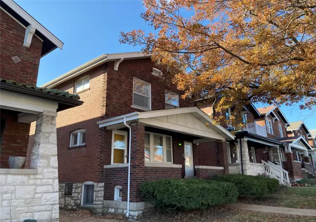 Photo 2 of Sale Pending at 5036 Chippewa St, Saint Louis, MO 63109 | MLS# 24076067 | Listing updated on 2024-12-18