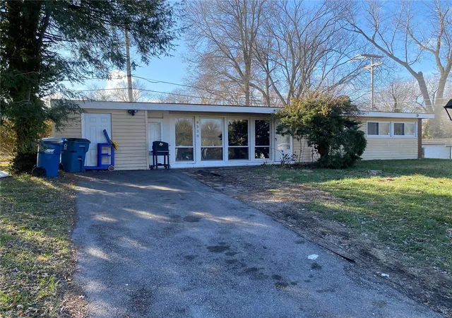 Photo 1 of Single family home for sale at 8330 Red Fir Dr, Saint Louis, MO 63134 | MLS# 24076139 | Listing updated on 2024-12-14