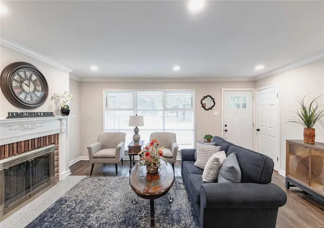 Photo 3 of Sale Pending at 16 Frost Ave, Saint Louis, MO 63135 | MLS# 24076140 | Listing updated on 2025-03-04