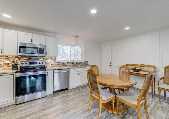 Photo 3 of Single family home for sale at 2929 Oetting, Saint Charles, MO 63303 | MLS# 24076219 | Listing updated on 2024-12-17